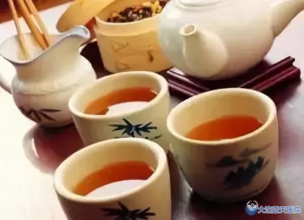 大连广誉远胃病医院告诉您，慢性胃病的病理危害有哪些？